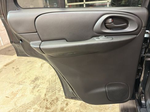 Used 2008 Chevrolet TrailBlazer LT w/ Sun And 6-Disc Cd Package image 28