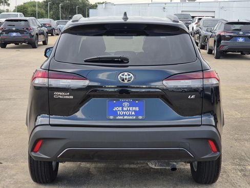Used 2026 Toyota Corolla Cross LE FWD image 8