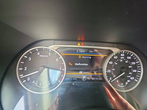 Used 2025 Nissan Sentra SR FWD image 14
