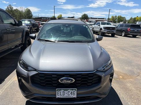 Used 2023 Ford Escape ST-Line Select w/ Tech Pack #1 AWD/4WD image 2