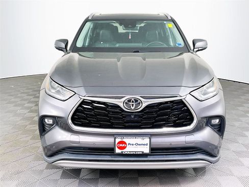 Used 2022 Toyota Highlander Platinum image 2