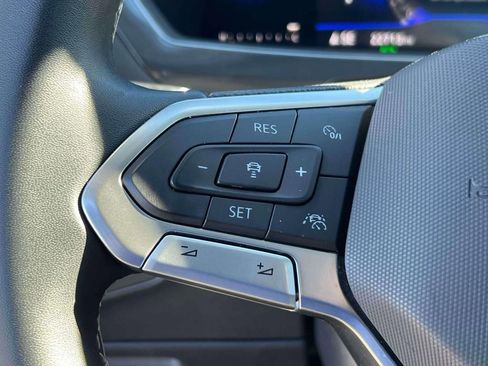 Used 2022 Volkswagen Tiguan SE image 22