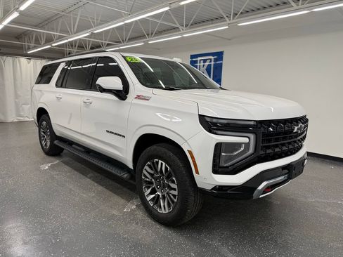 Used 2025 Chevrolet Suburban Z71 image 1