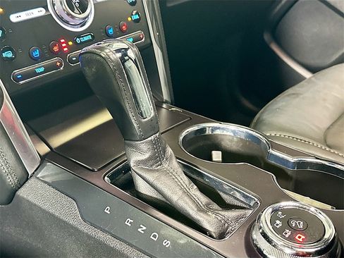 Used 2018 Ford Explorer Platinum image 18