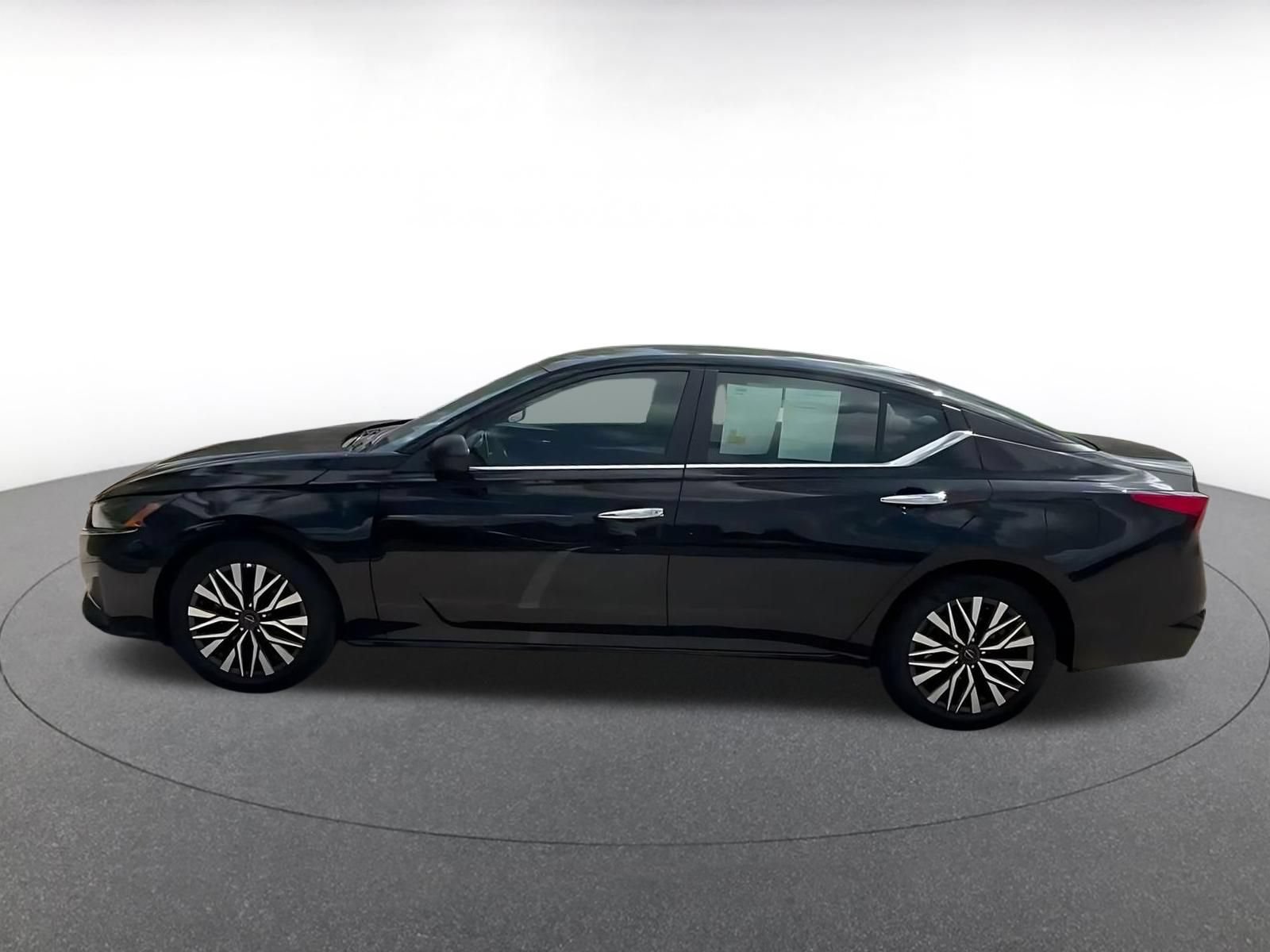 Used 2025 Nissan Altima 2.5 SV FWD image 8