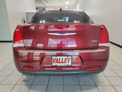 Used 2019 Chrysler 300 Touring w/ Driver Convenience Group RWD image 9