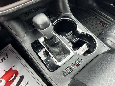 Used 2017 Toyota Highlander Limited image 20