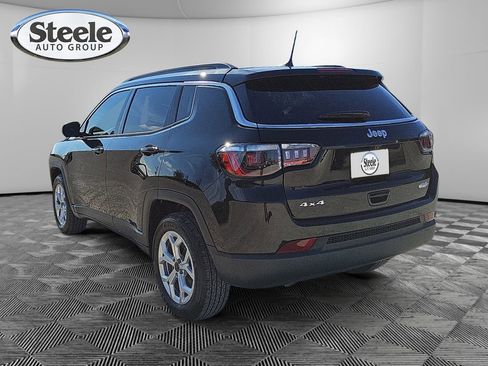 Used 2025 Jeep Compass Latitude image 3