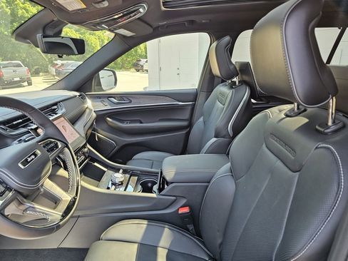 New 2025 Jeep Grand Cherokee L Overland w/ Advanced Protech Group III image 39