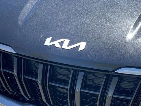 Used 2023 Kia Carnival LX FWD image 26