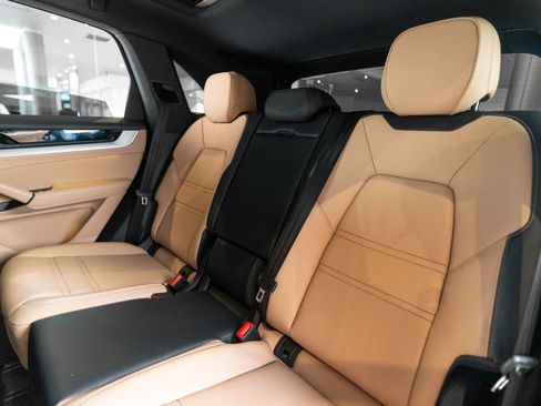 Certified 2024 Porsche Cayenne AWD/4WD image 35