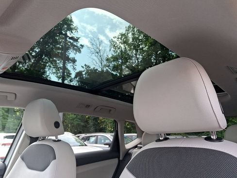 Certified 2025 Volkswagen Taos SE w/ Panoramic Sunroof Package AWD/4WD image 14