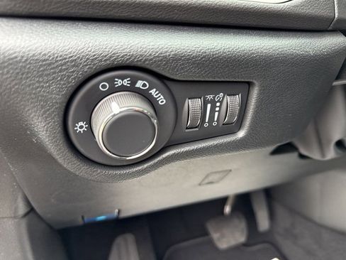 New 2026 Chrysler Voyager LX image 28