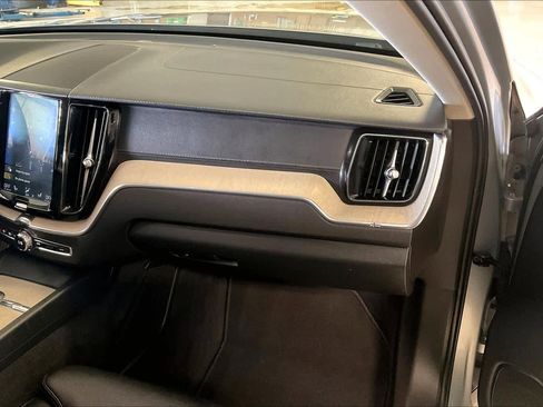 Used 2018 Volvo XC60 T5 Inscription w/ Convenience Package image 17