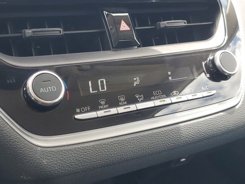 Used 2024 Toyota Corolla LE FWD image 28