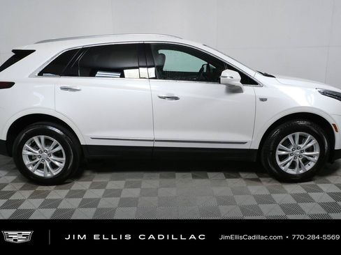 Used 2025 Cadillac XT5 Luxury FWD image 2