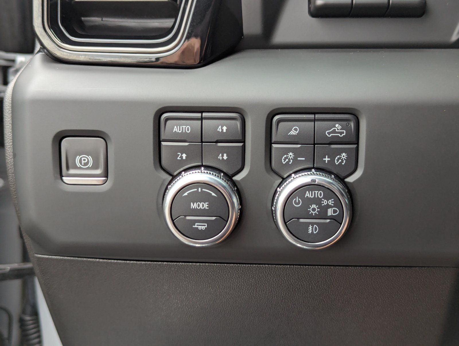 Used 2024 GMC Sierra 2500 AT4 w/ AT4 Premium Plus Package AWD/4WD image 37
