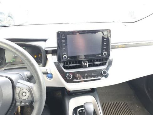Used 2022 Toyota Corolla LE FWD image 14