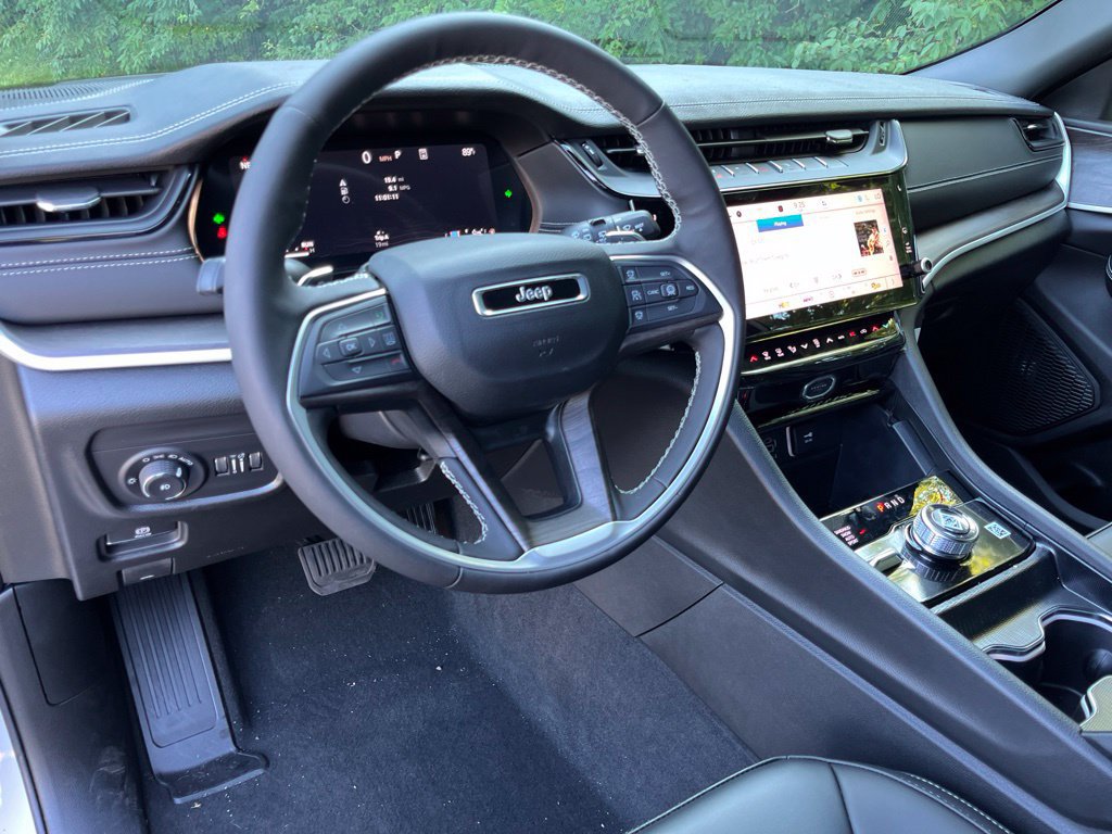 New 2026 Jeep Grand Cherokee Limited w/ Limited Altitude Package AWD/4WD image 3