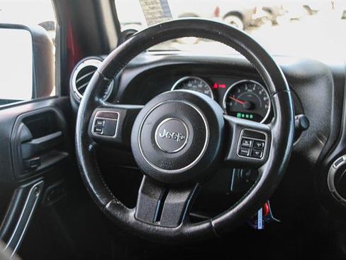 Used 2013 Jeep Wrangler Unlimited Sahara image 16