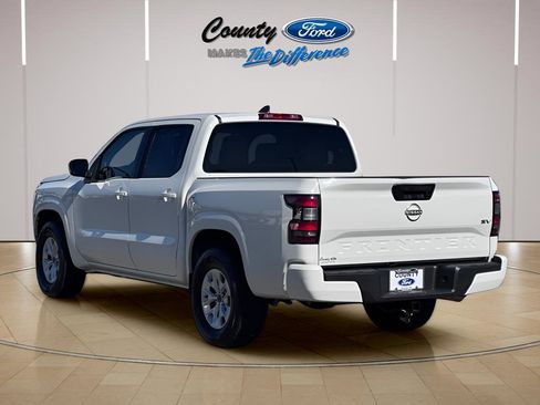 Used 2024 Nissan Frontier SV image 24