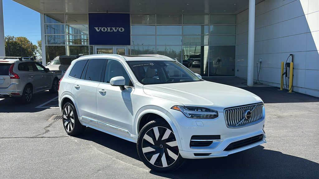 Used 2024 Volvo XC90 T8 Plus w/ Protection Package Premier AWD/4WD image 2
