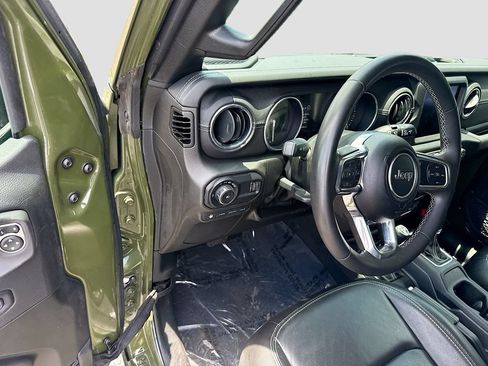 Used 2023 Jeep Wrangler Unlimited Sahara AWD/4WD image 10