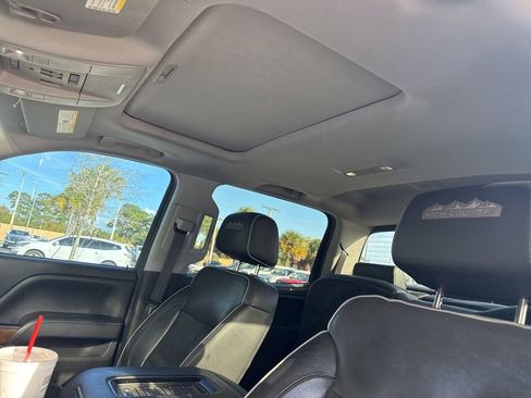 Used 2018 Chevrolet Silverado 1500 High Country image 3