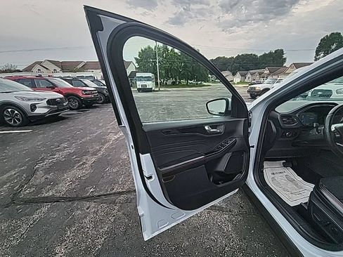 Used 2025 Ford Escape ST-Line Select AWD/4WD image 23