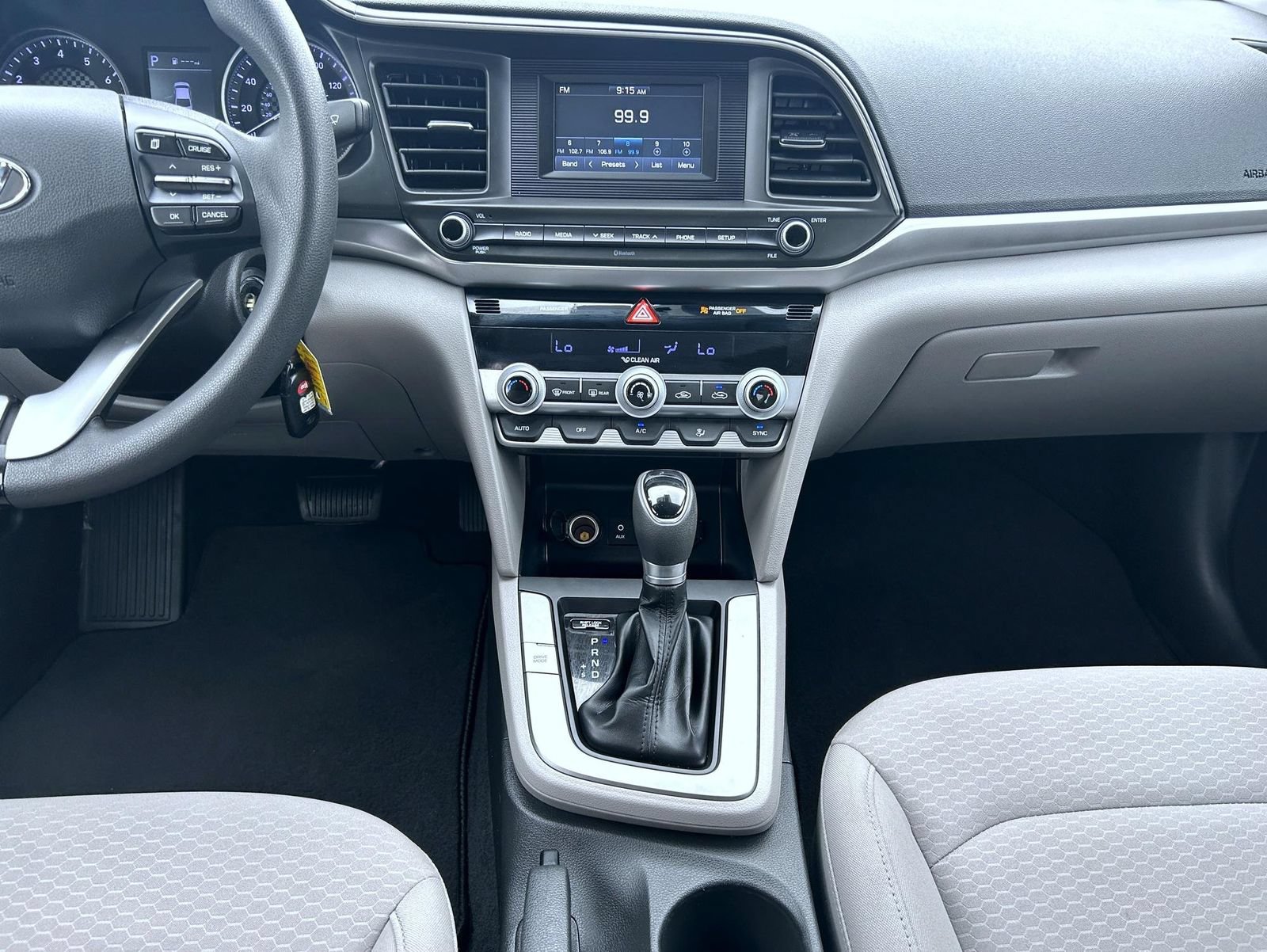 Used 2020 Hyundai Elantra SE FWD image 13