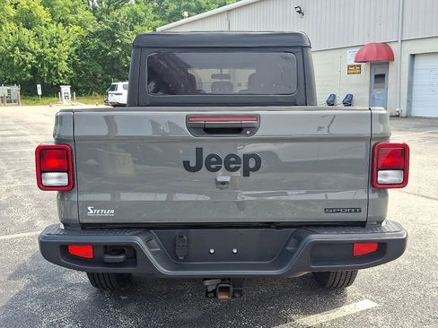 Used 2021 Jeep Gladiator Sport image 10