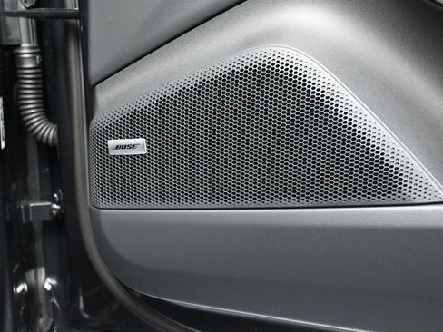 Certified 2025 Porsche Macan Electric RWD image 29