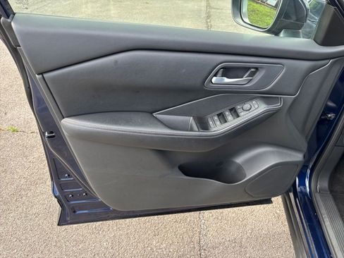 Used 2025 Nissan Rogue SV FWD image 18