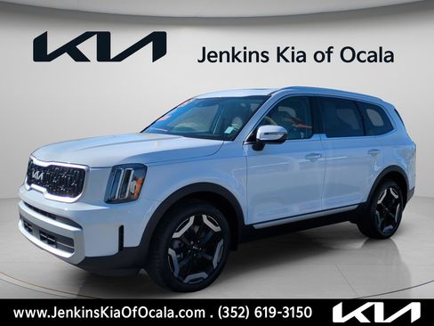 Used 2025 Kia Telluride EX w/ EX Captain's Chair Package image 7