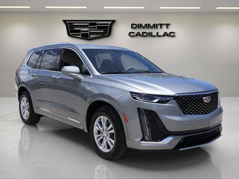 New 2025 Cadillac XT6 Luxury image 7