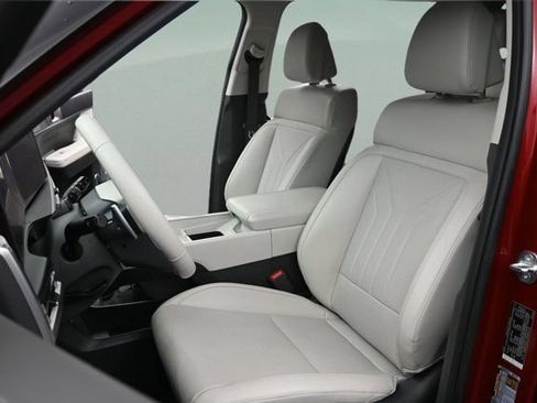 Used 2024 Hyundai Santa Fe SEL FWD image 40