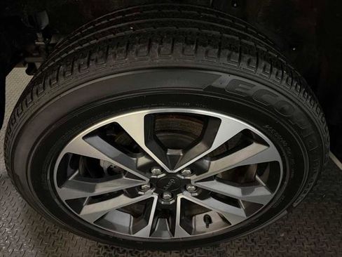 Certified 2023 Jeep Grand Cherokee Overland w/ Luxury Tech Group IV AWD/4WD image 12