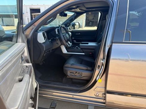 Used 2022 Toyota Tundra Platinum w/ Advanced Package AWD/4WD image 8