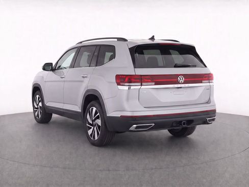 Used 2025 Volkswagen Atlas SE AWD/4WD image 3