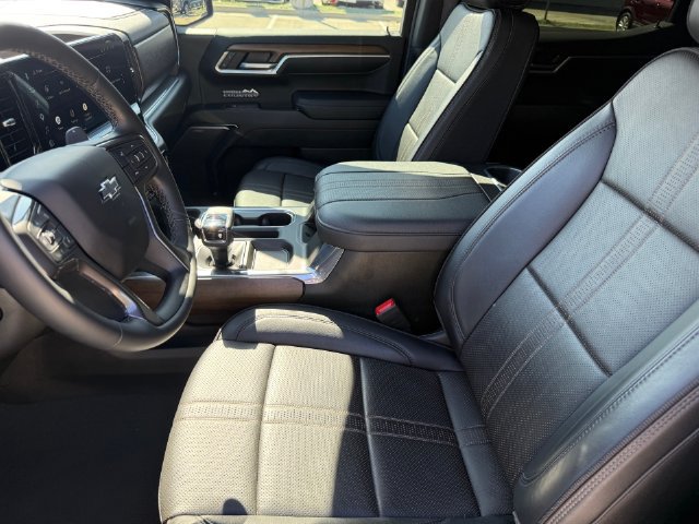 Used 2024 Chevrolet Silverado 1500 High Country w/ Midnight Edition AWD/4WD image 11