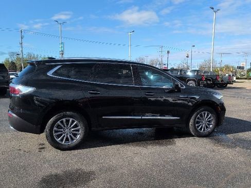 Used 2023 Buick Enclave Essence AWD/4WD image 7
