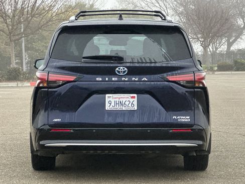 Used 2023 Toyota Sienna Platinum image 5