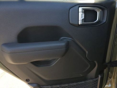 Certified 2025 Jeep Gladiator Sport image 16