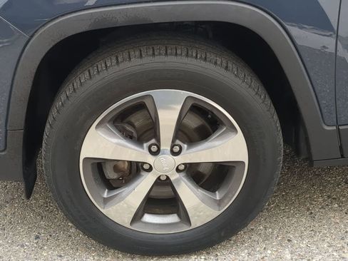 Certified 2019 Jeep Cherokee Limited AWD/4WD image 14