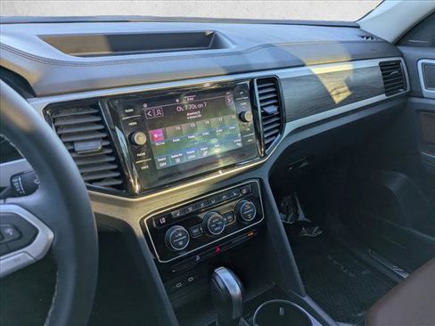 Used 2023 Volkswagen Atlas SE w/ Panoramic Sunroof Package image 14