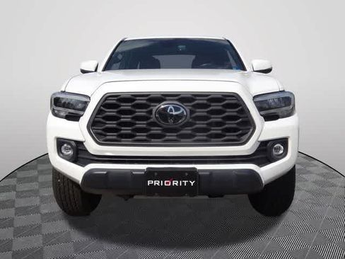 Used 2022 Toyota Tacoma TRD Off-Road w/ Technology Package AWD/4WD image 5
