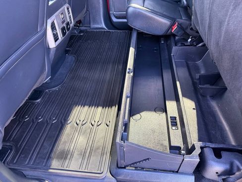 Used 2022 Ford F250 Lariat w/ Black Appearance Package AWD/4WD image 40