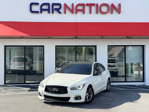 Used 2017 INFINITI Q50 Signature Edition w/ All Weather Package (L93) AWD/4WD image 2