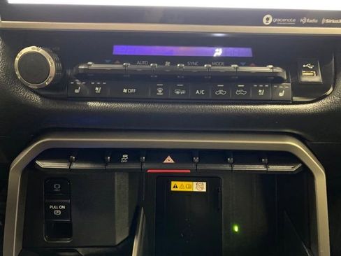 Used 2024 Toyota Tundra Limited image 25