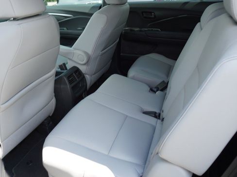 Used 2023 Honda Passport EX-L image 11
